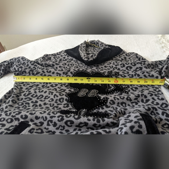 🌺HOST PICK🌺Leopard Print Cowl Embellished Long Sleeve Soft Sweater Grey &Black - Picture 8 of 11